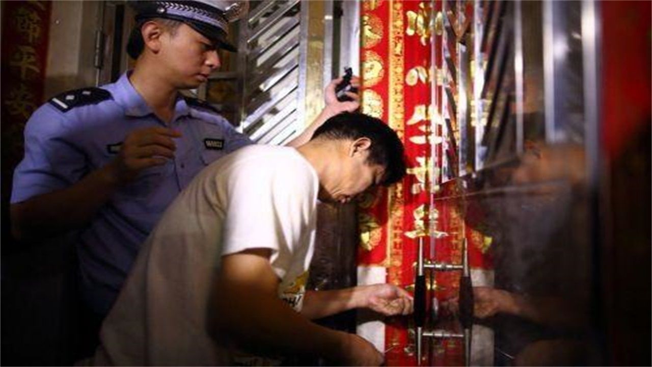 文昌请开锁师傅开了锁后，师傅为什么一般都不进门，就算主人请也不进去？